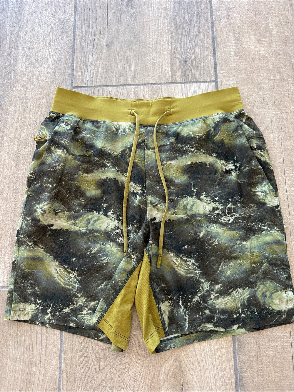 Lululemon Men’s T.H.E. Short 9” Linerless